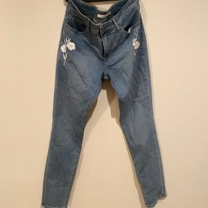 Levi Jeans with embroidered white flower